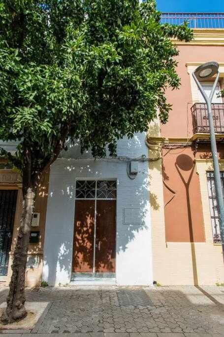 Lujoso Apartamento Con Patio En Triana Sevilla Экстерьер фото
